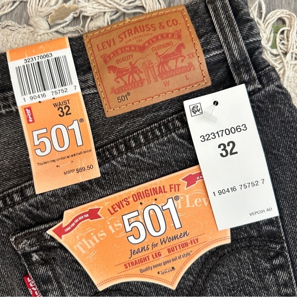 NWT Levis 501 Black Button Fly Shorts sz 32 - Picture 3 of 5